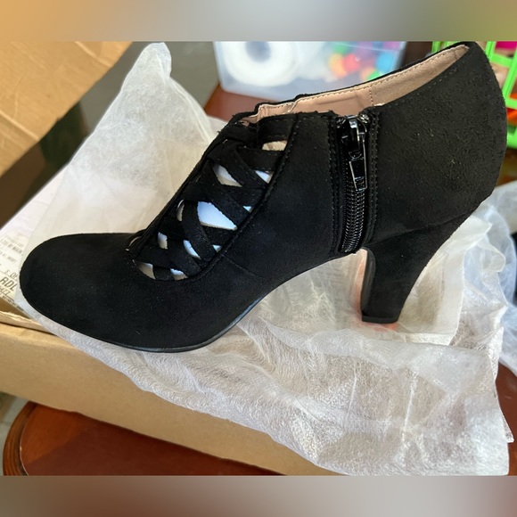 Journee Collection Piper in size 7.5 black. - Picture 4 of 8